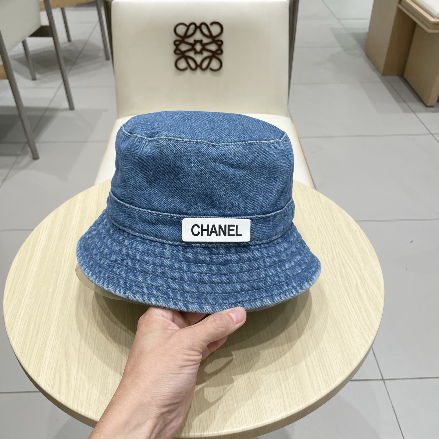  CHANEL香奈儿新款🆕牛仔蓝复古款式渔夫帽🔸 节假日旅游带它出去美美哒❕  中古款哟.这种帽子不容易