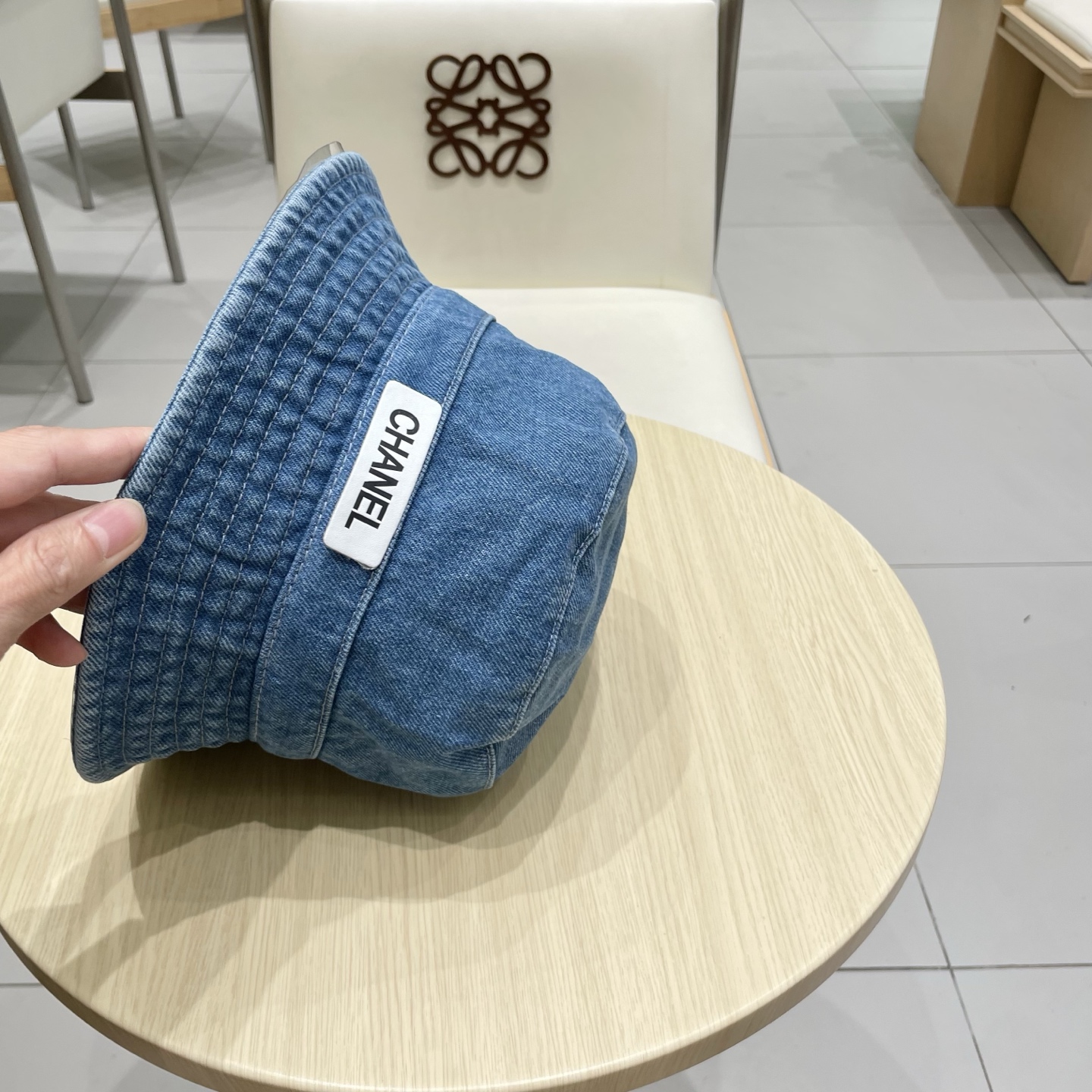  CHANEL香奈儿新款🆕牛仔蓝复古款式渔夫帽🔸 节假日旅游带它出去美美哒❕  中古款哟.这种帽子不容易
