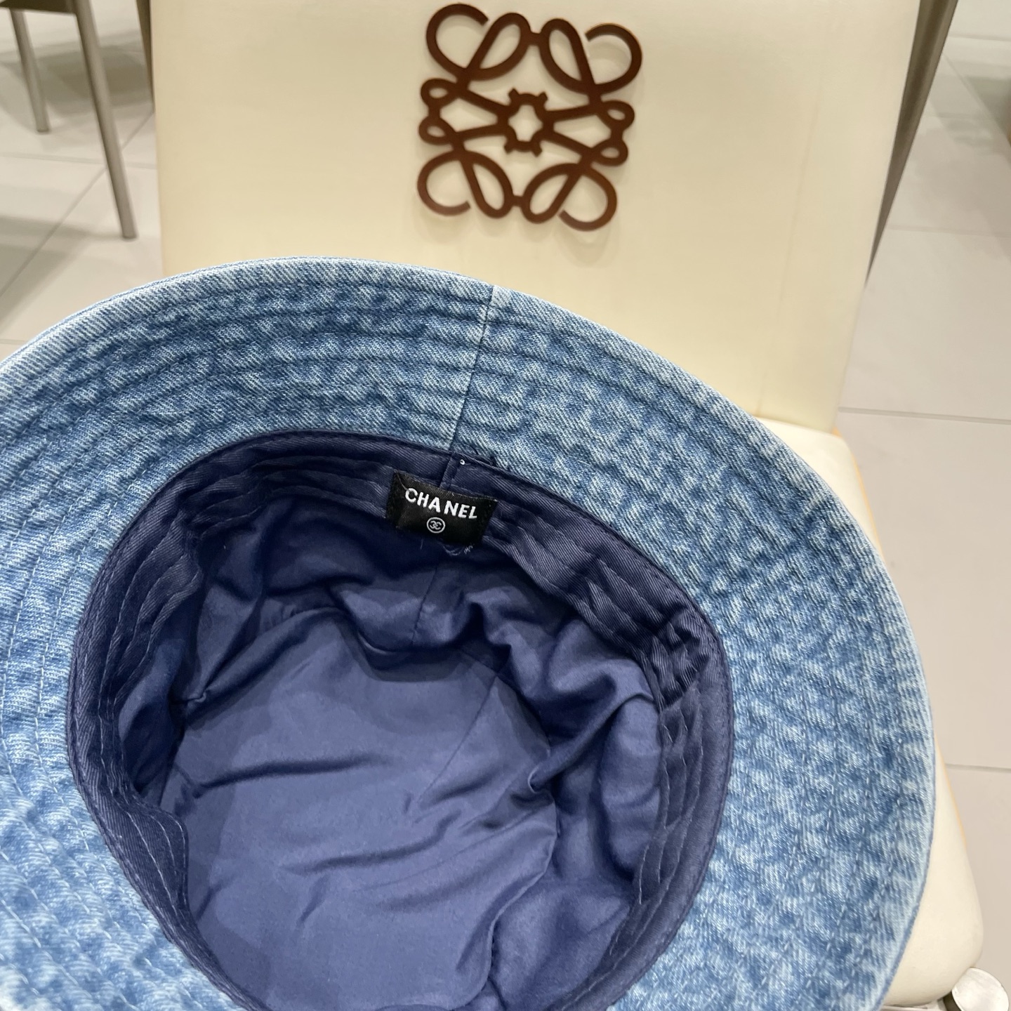 CHANEL香奈儿新款🆕牛仔蓝复古款式渔夫帽🔸 节假日旅游带它出去美美哒❕  中古款哟.这种帽子不容易