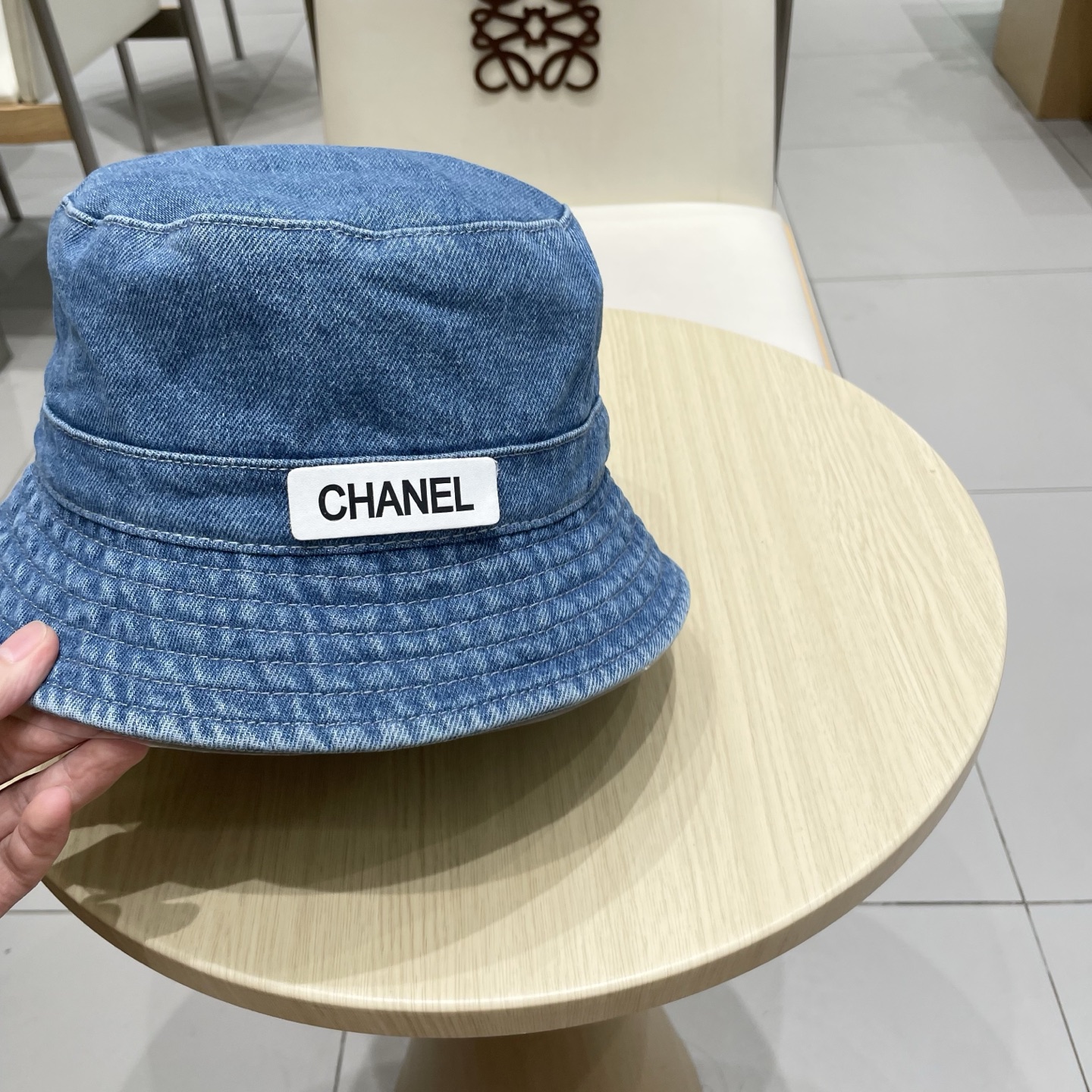  CHANEL香奈儿新款🆕牛仔蓝复古款式渔夫帽🔸 节假日旅游带它出去美美哒❕  中古款哟.这种帽子不容易