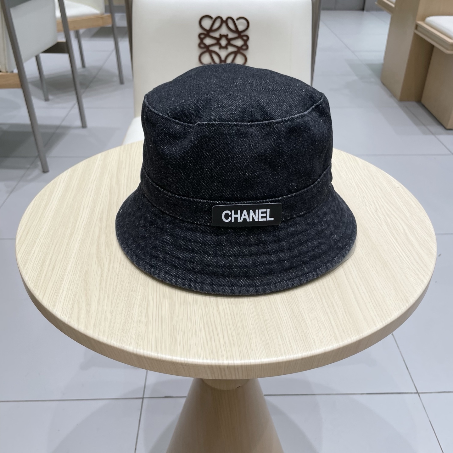 NO:358076,CHANEL Chanel new denim blue retro style fisherman hat. Take it out for a beautiful holiday travel. Medium style. This kind of hat is not easy to hit. Spot hat straw hat fisherman hat baseball hat, hat, chanel, chanel, espadrilles, hatsCHANEL香奈儿新款牛仔蓝复古款式渔夫帽 节假日旅游带它出去美美哒 中古款哟.这种帽子不容易撞款 现货帽子草帽渔夫帽棒球帽,帽子,chanel,chanel,espadrilles,hats,hat