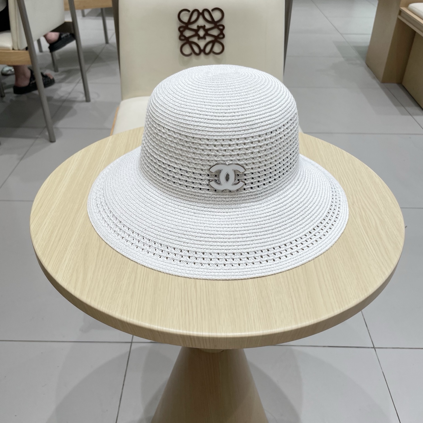 NO:358098,LOEWE new fisherman hat, head circumference 57cm hat, straw hat fisherman hat baseball hat, hat, loewe, loewe, espadrilles, hatsLOEWE罗意威新款渔夫帽,头围57cm帽子草帽渔夫帽棒球帽,帽子,loewe,loewe,espadrilles,hats,hat