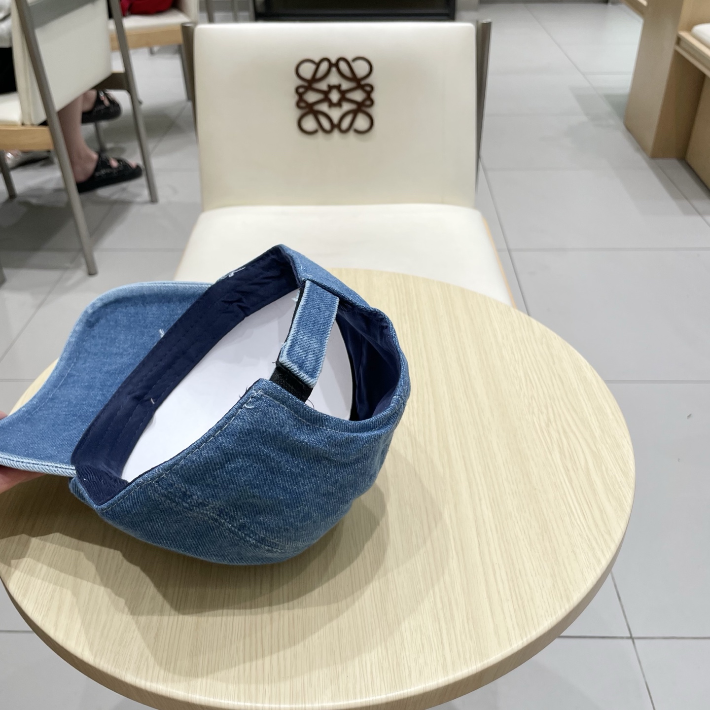  CHANEL香奈儿新款🆕牛仔蓝复古款式棒球帽🧢🔸 节假日旅游带它出去美美哒❕  中古款哟.这种帽子不容