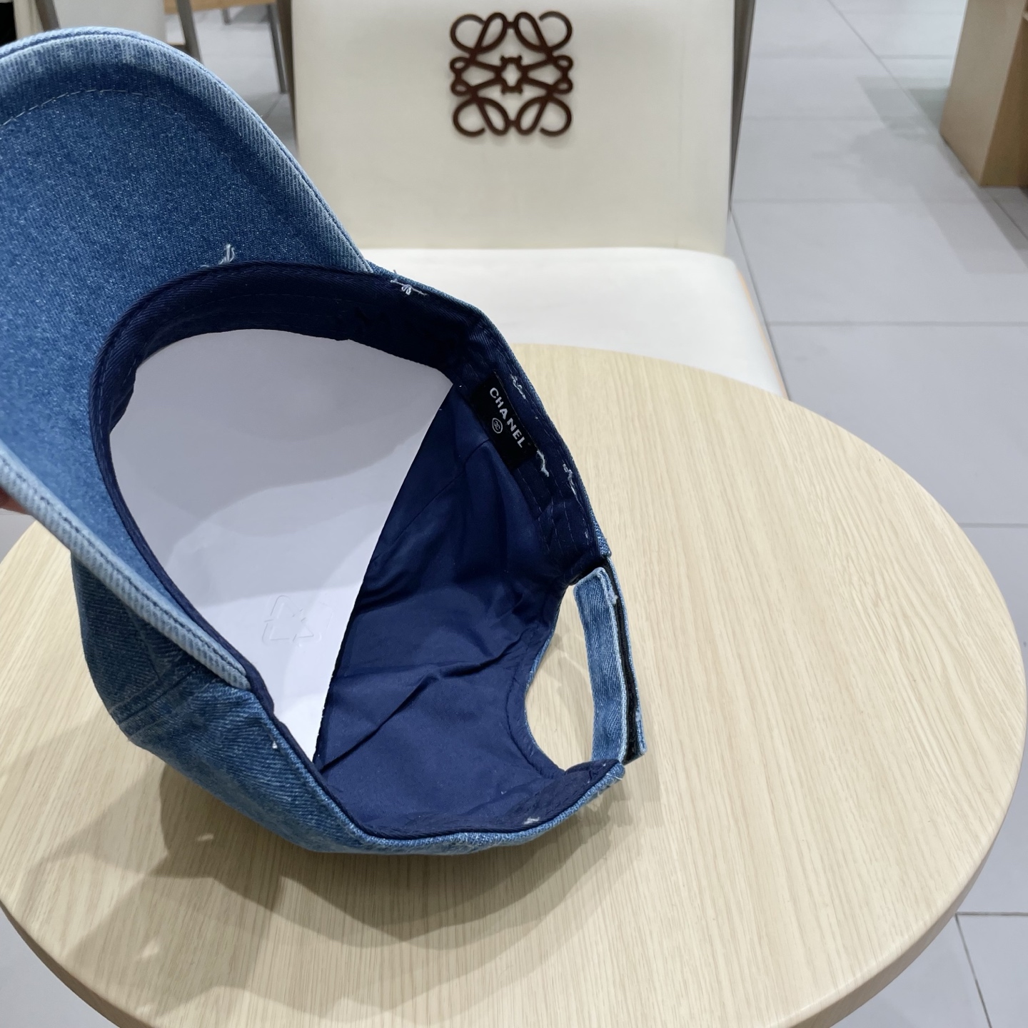  CHANEL香奈儿新款🆕牛仔蓝复古款式棒球帽🧢🔸 节假日旅游带它出去美美哒❕  中古款哟.这种帽子不容