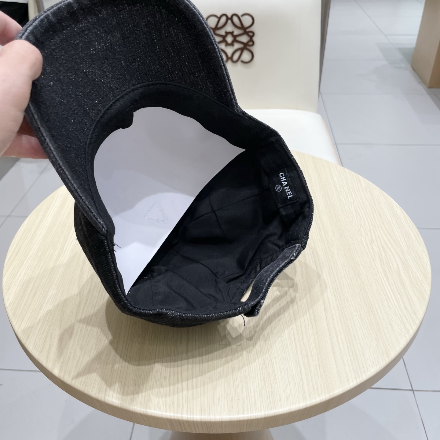  CHANEL香奈儿新款🆕牛仔蓝复古款式棒球帽🧢🔸 节假日旅游带它出去美美哒❕  中古款哟.这种帽子不容