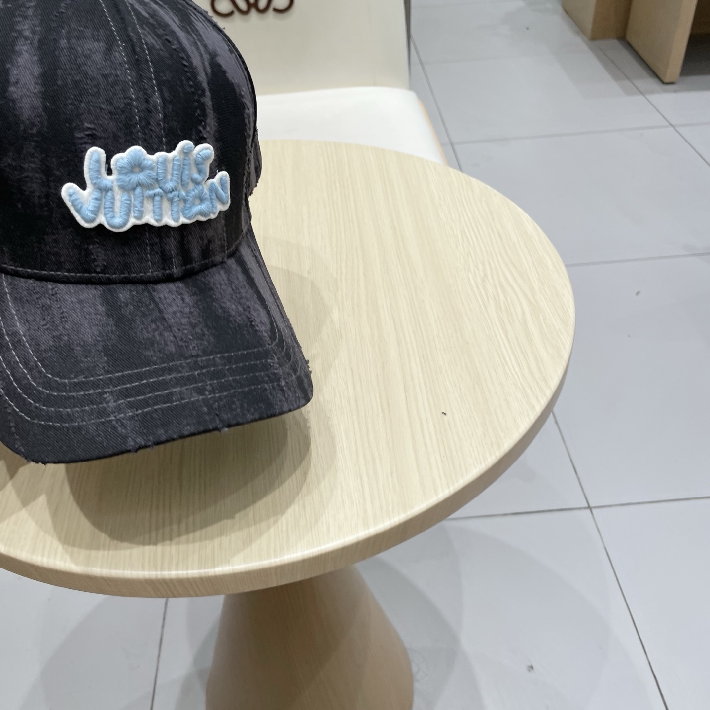 。LouisVuitton2025早秋新款棒球帽🧢  
LV棒球帽，简约大气，男女通用