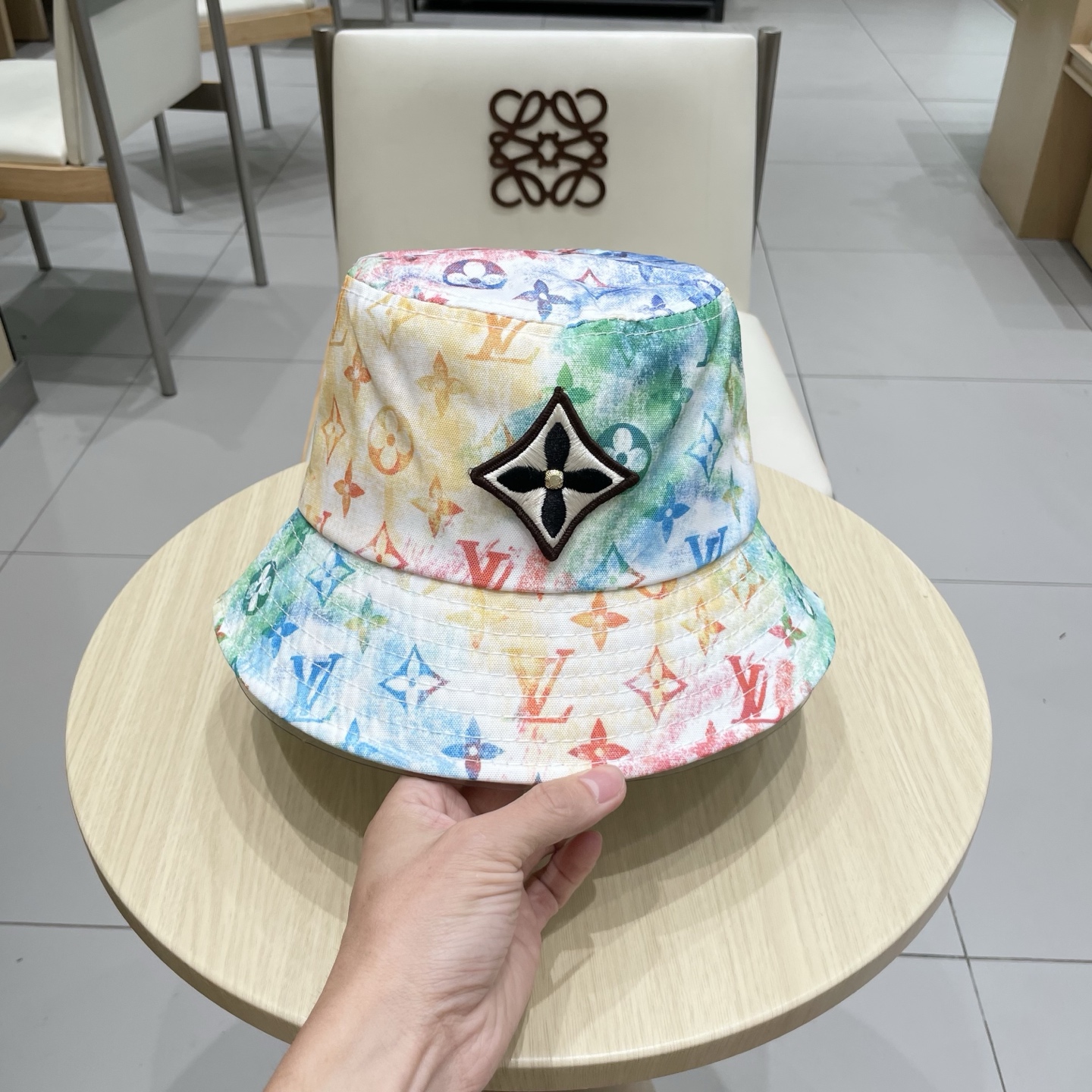 渔夫帽。棒球帽 LV 爆联名款渔夫帽，彩色logo帽子小红书网红爆款，男女同款