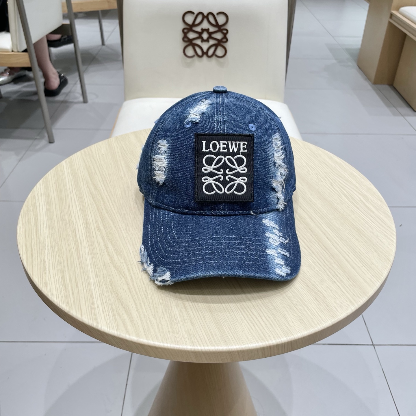 NO:358122,LOEWE new wash buffalo baseball cap classic Loewe embroidered logo, male and female style versatile breathable, all seasons wearable hats, straw hats, fisherman hats, baseball caps, hats, loewe, loewe, espadrilles, hatsLOEWE罗意威新款洗水牛仔棒球帽 经典罗意威刺绣标志,男女同款 百搭透气,四季可佩戴帽子草帽渔夫帽棒球帽,帽子,loewe,loewe,espadrilles,hats,hat
