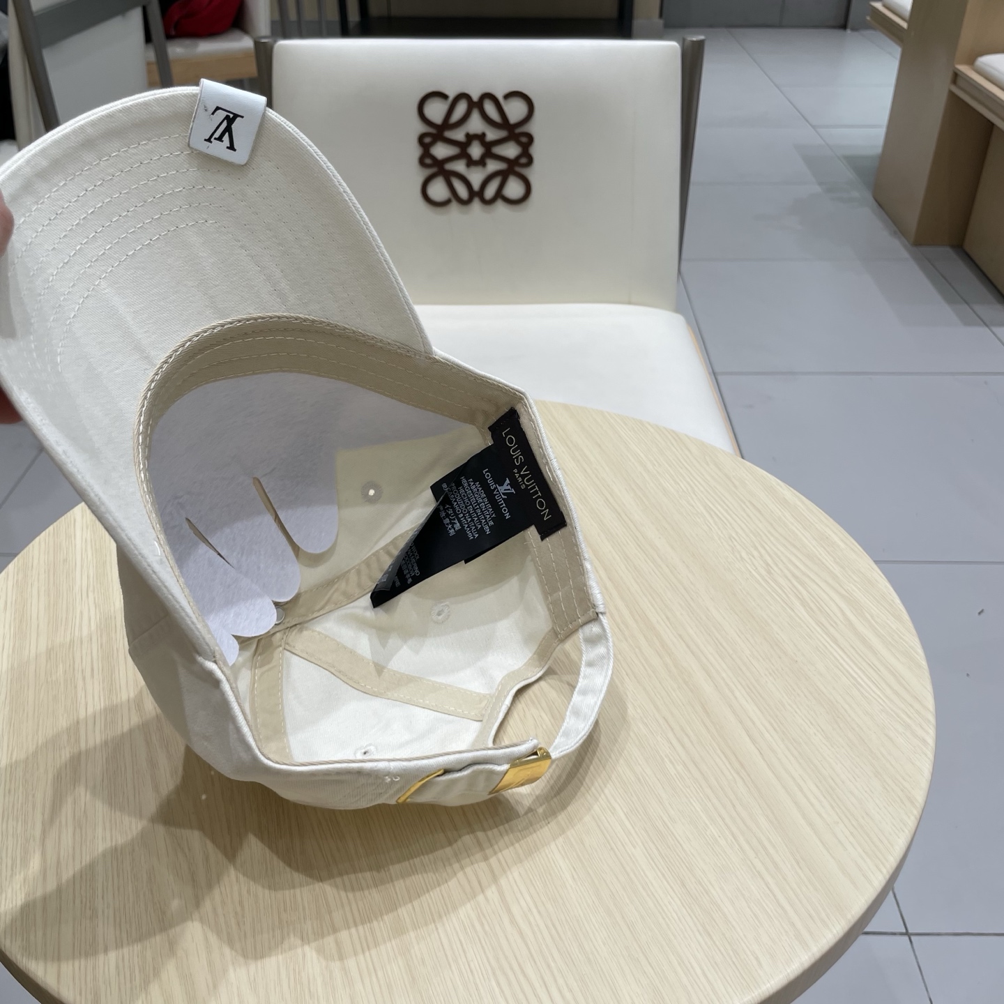  🧢路易威登棒球帽 LouisVuitton😍新款LV棒球帽，重工打造♥️高端大气，百搭款🤗男女通用！跑