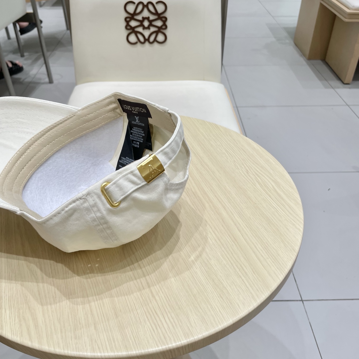  🧢路易威登棒球帽 LouisVuitton😍新款LV棒球帽，重工打造♥️高端大气，百搭款🤗男女通用！跑