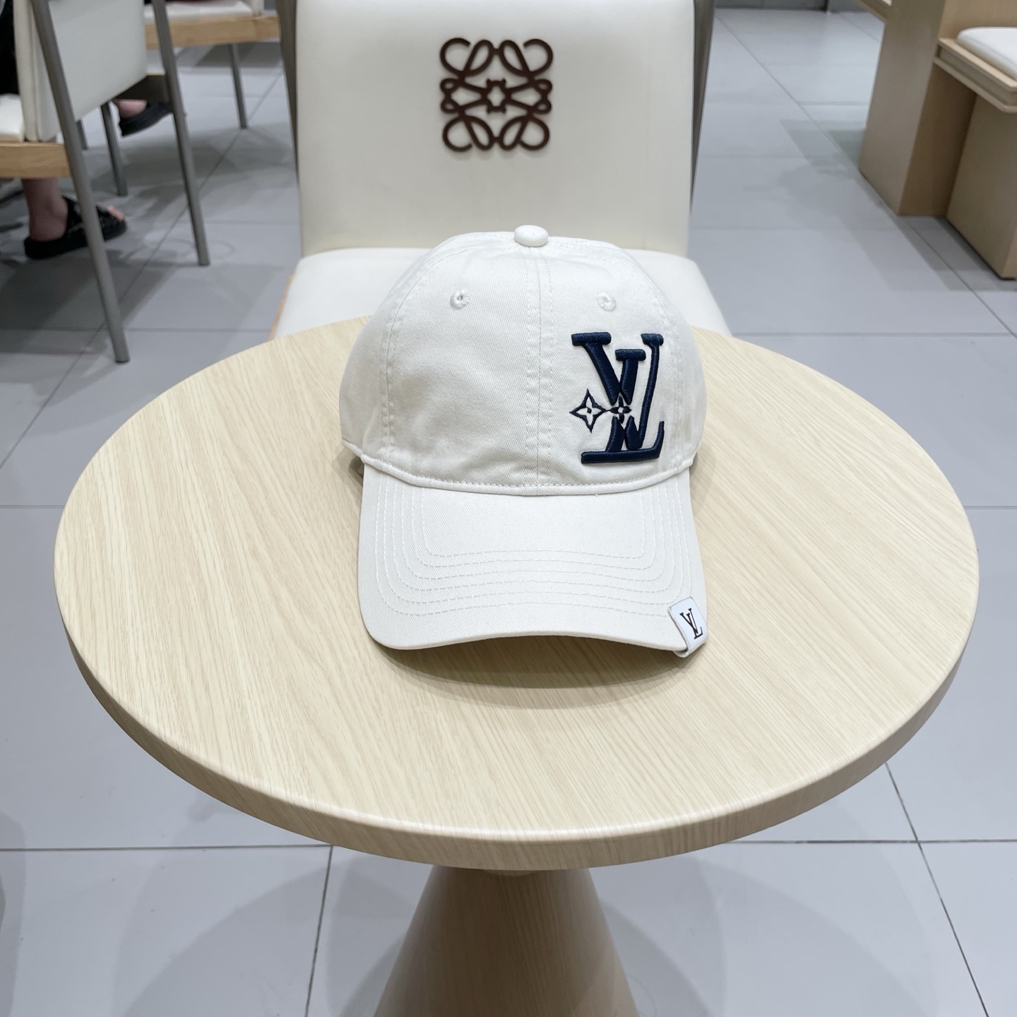  🧢路易威登棒球帽 LouisVuitton😍新款LV棒球帽，重工打造♥️高端大气，百搭款🤗男女通用！跑