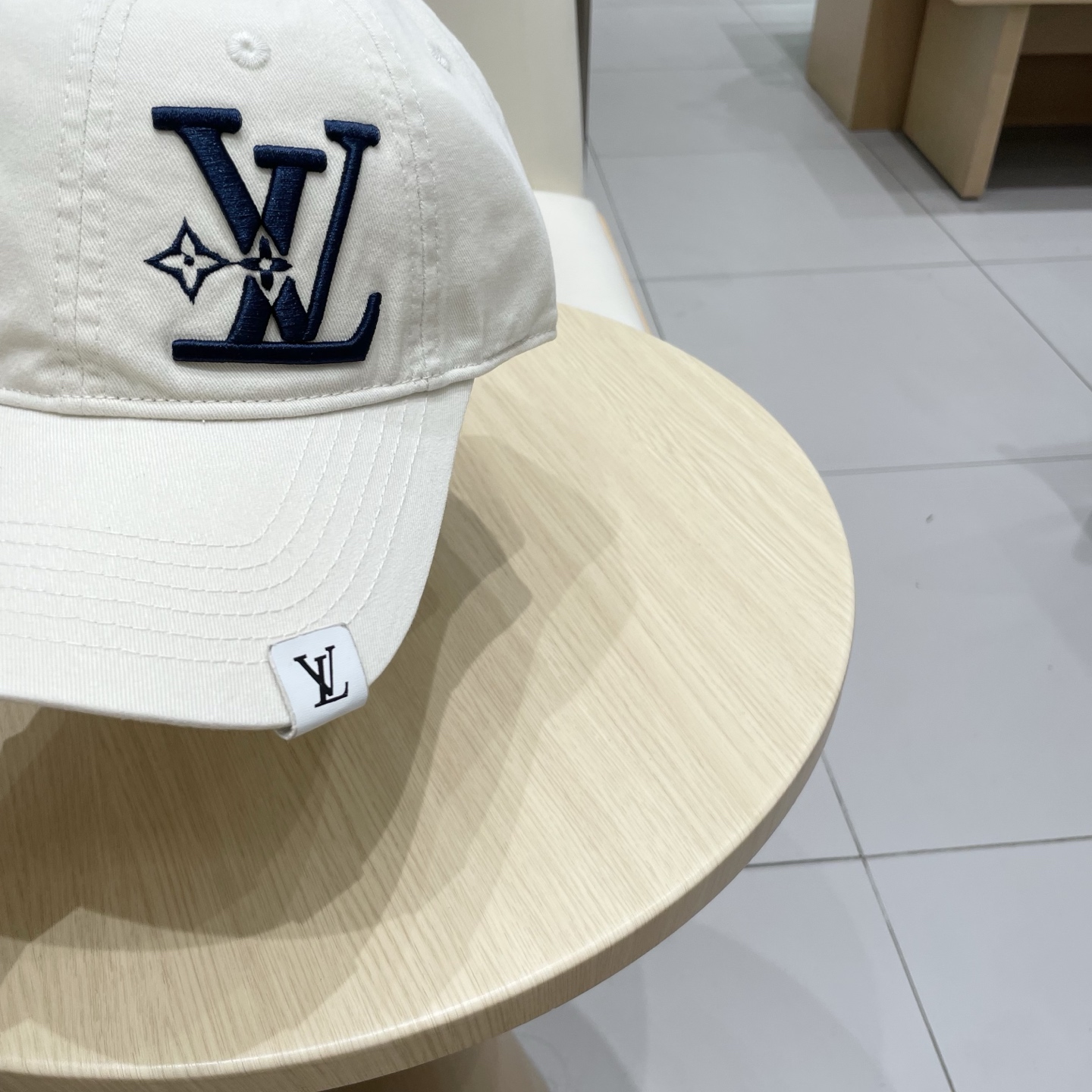  🧢路易威登棒球帽 LouisVuitton😍新款LV棒球帽，重工打造♥️高端大气，百搭款🤗男女通用！跑