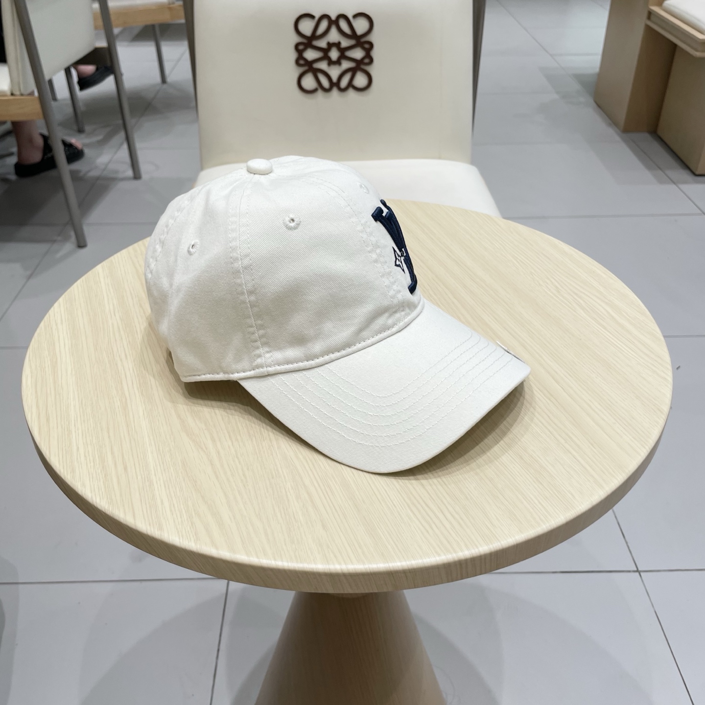  🧢路易威登棒球帽 LouisVuitton😍新款LV棒球帽，重工打造♥️高端大气，百搭款🤗男女通用！跑