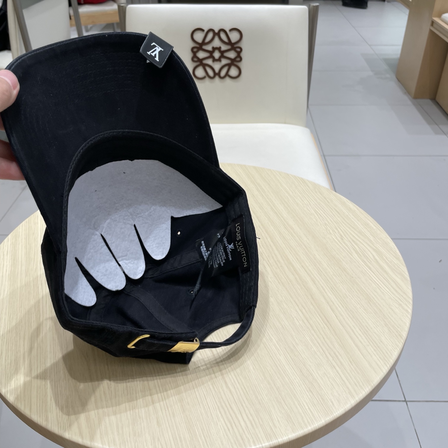  🧢路易威登棒球帽 LouisVuitton😍新款LV棒球帽，重工打造♥️高端大气，百搭款🤗男女通用！跑