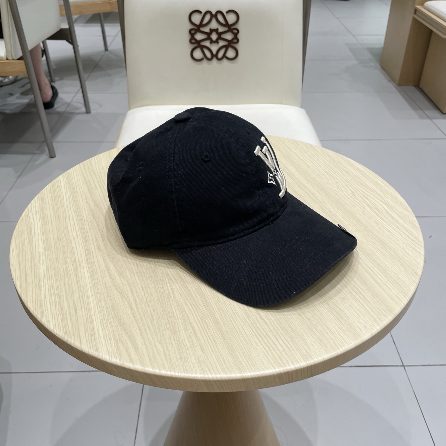  🧢路易威登棒球帽 LouisVuitton😍新款LV棒球帽，重工打造♥️高端大气，百搭款🤗男女通用！跑