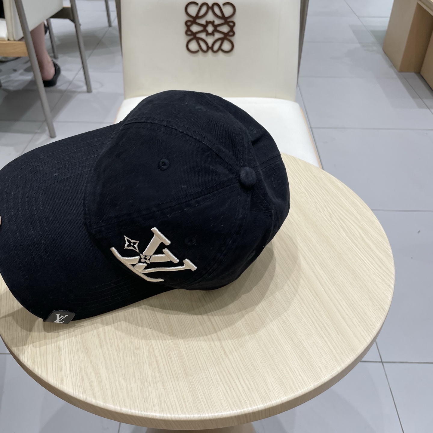  🧢路易威登棒球帽 LouisVuitton😍新款LV棒球帽，重工打造♥️高端大气，百搭款🤗男女通用！跑