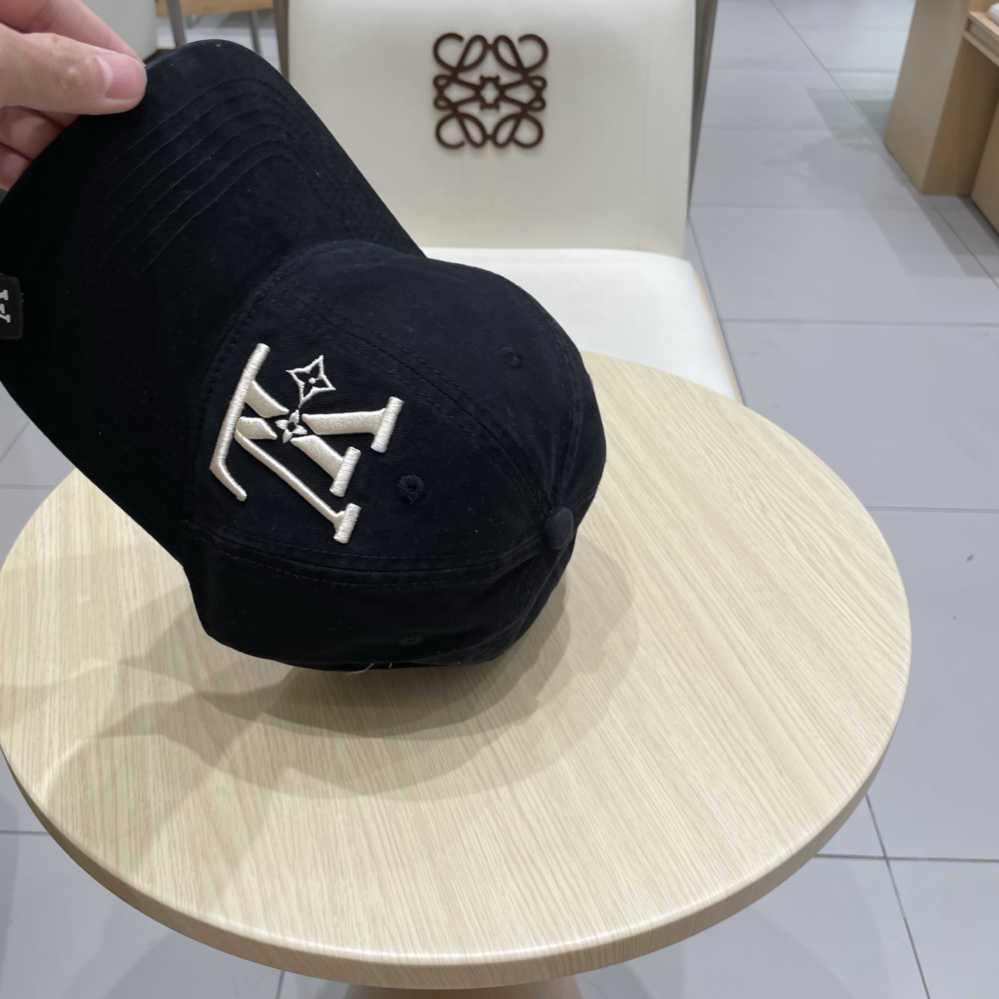  🧢路易威登棒球帽 LouisVuitton😍新款LV棒球帽，重工打造♥️高端大气，百搭款🤗男女通用！跑