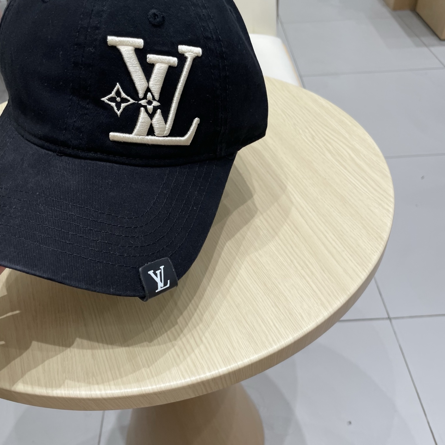  🧢路易威登棒球帽 LouisVuitton😍新款LV棒球帽，重工打造♥️高端大气，百搭款🤗男女通用！跑