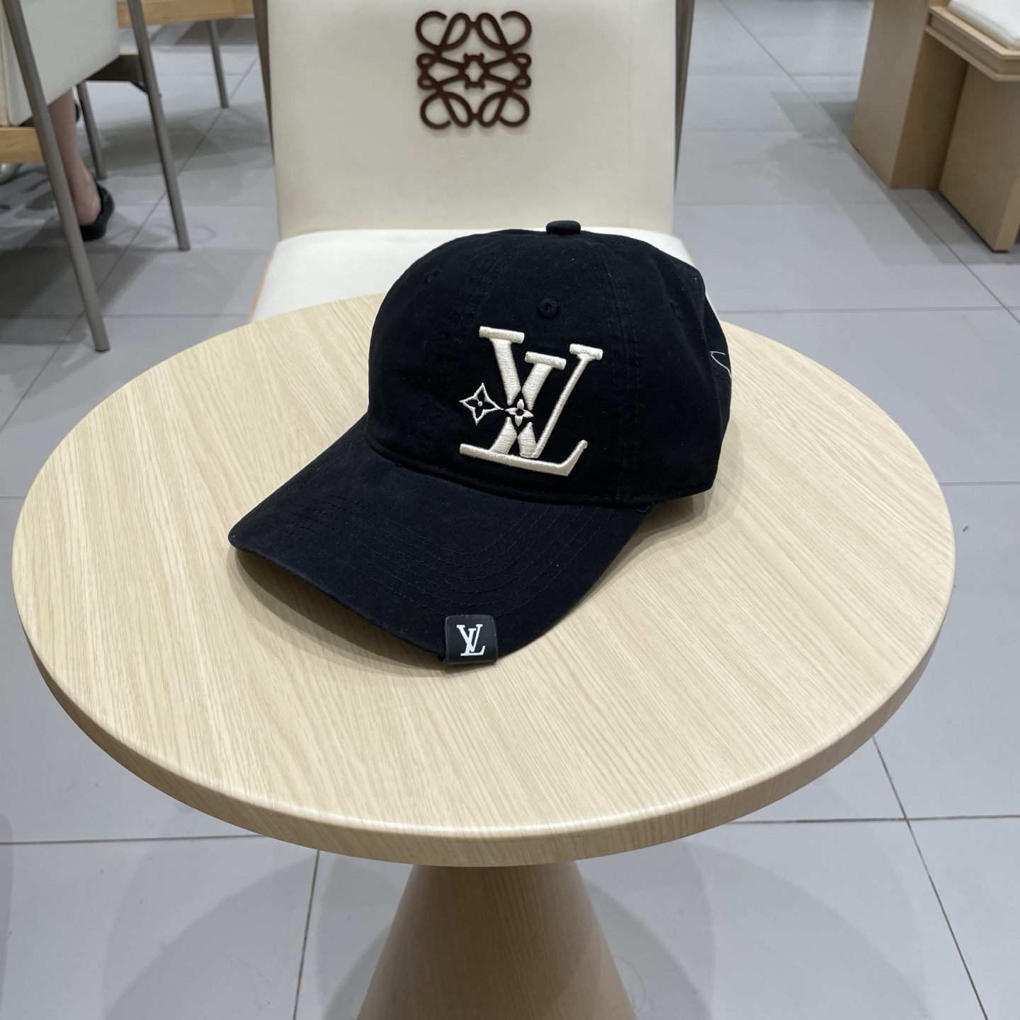  🧢路易威登棒球帽 LouisVuitton😍新款LV棒球帽，重工打造♥️高端大气，百搭款🤗男女通用！跑