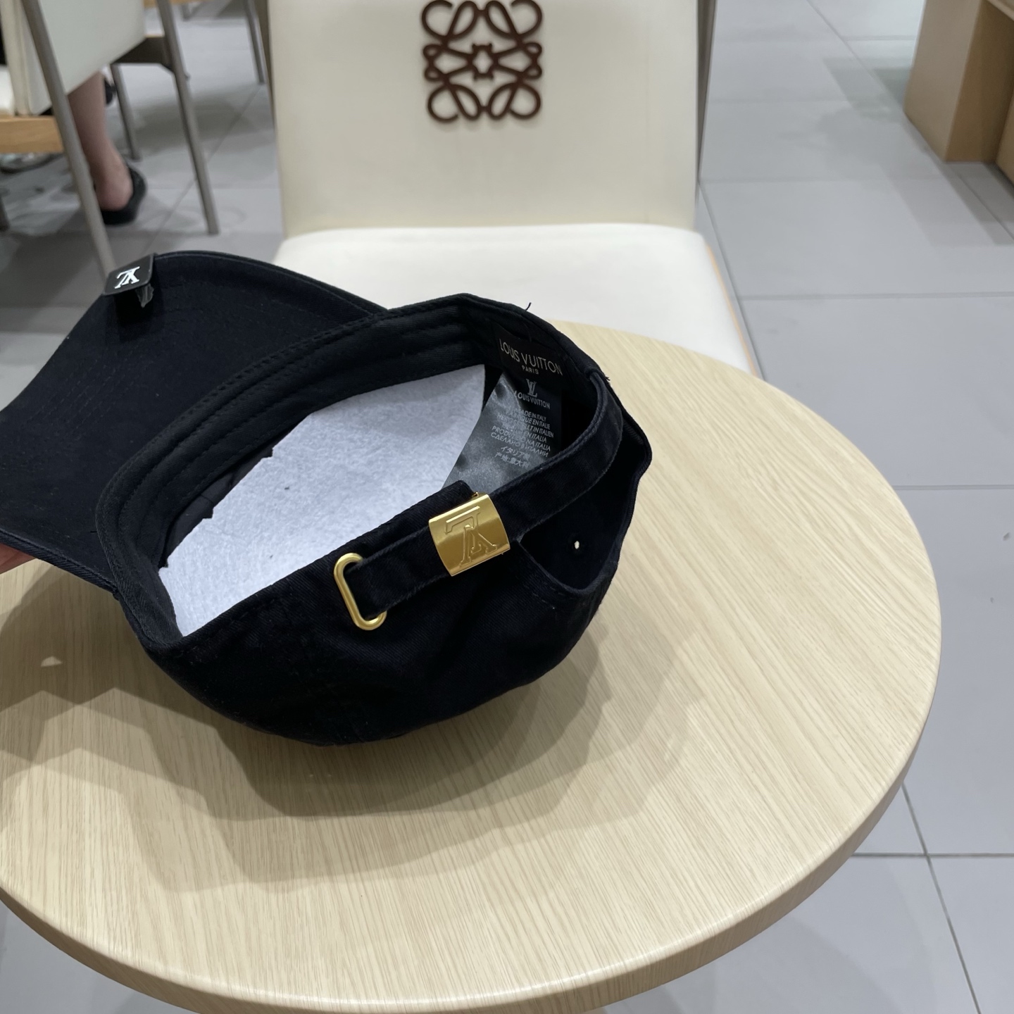  🧢路易威登棒球帽 LouisVuitton😍新款LV棒球帽，重工打造♥️高端大气，百搭款🤗男女通用！跑