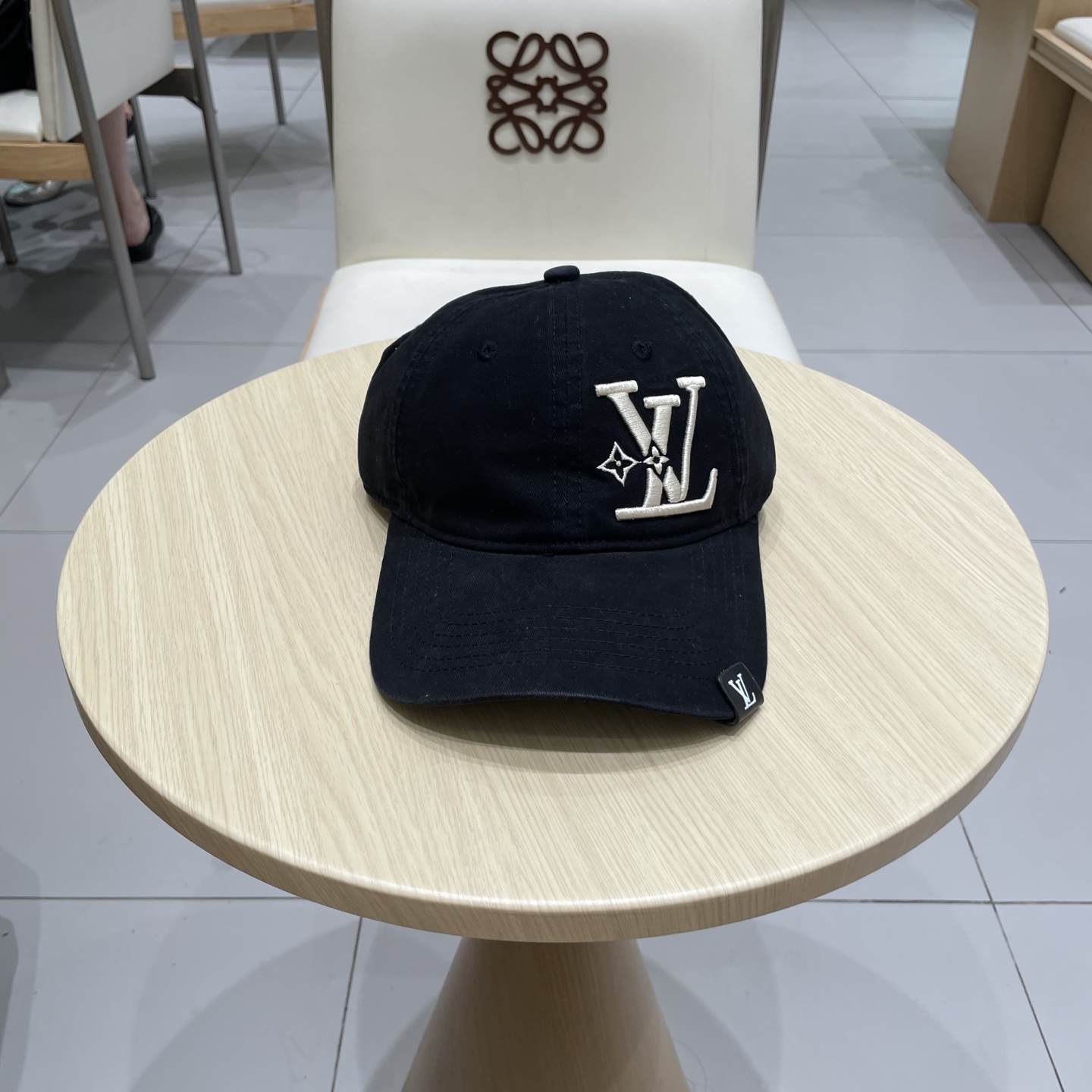  🧢路易威登棒球帽 LouisVuitton😍新款LV棒球帽，重工打造♥️高端大气，百搭款🤗男女通用！跑