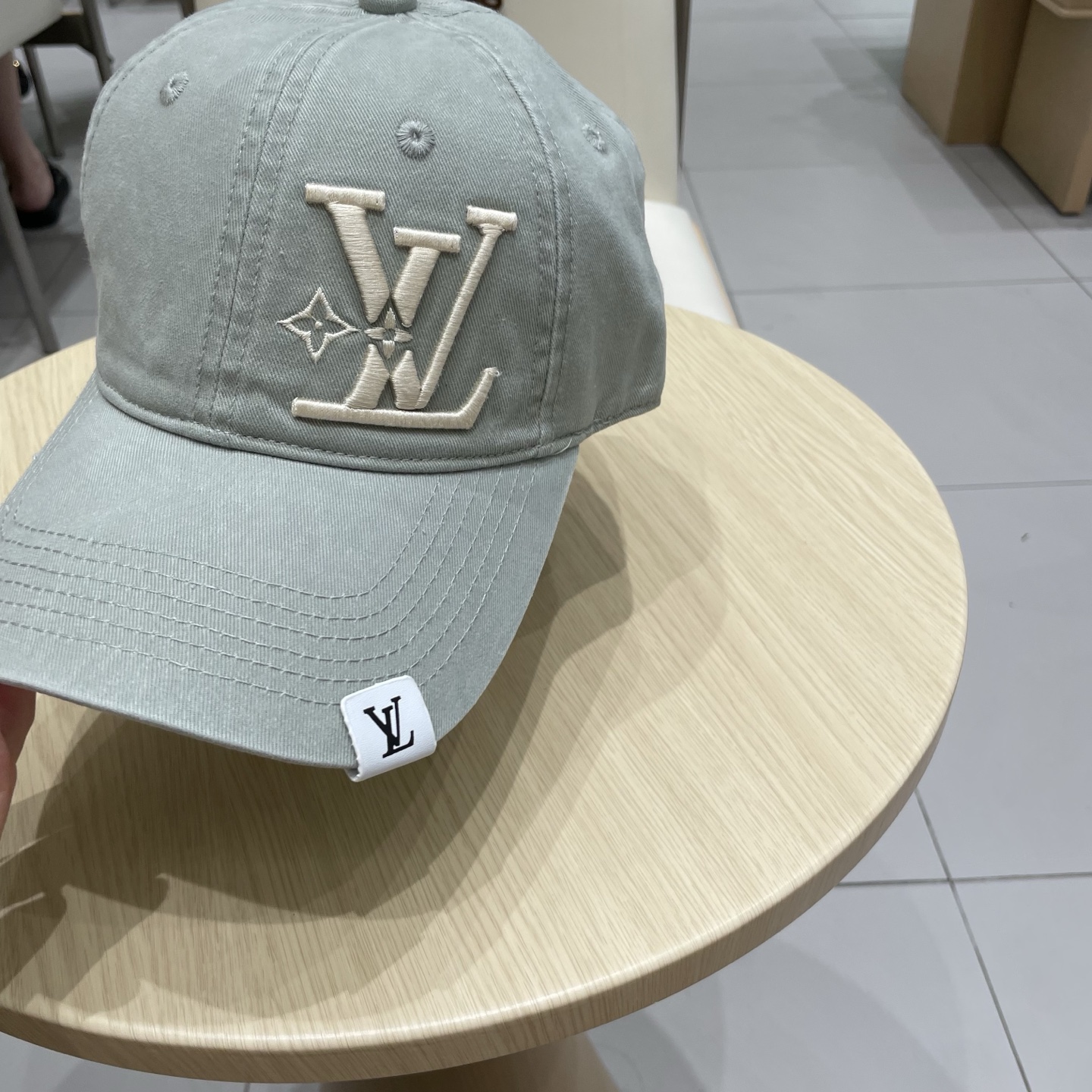  🧢路易威登棒球帽 LouisVuitton😍新款LV棒球帽，重工打造♥️高端大气，百搭款🤗男女通用！跑