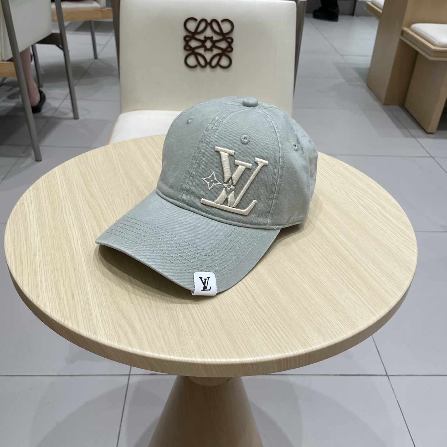  🧢路易威登棒球帽 LouisVuitton😍新款LV棒球帽，重工打造♥️高端大气，百搭款🤗男女通用！跑