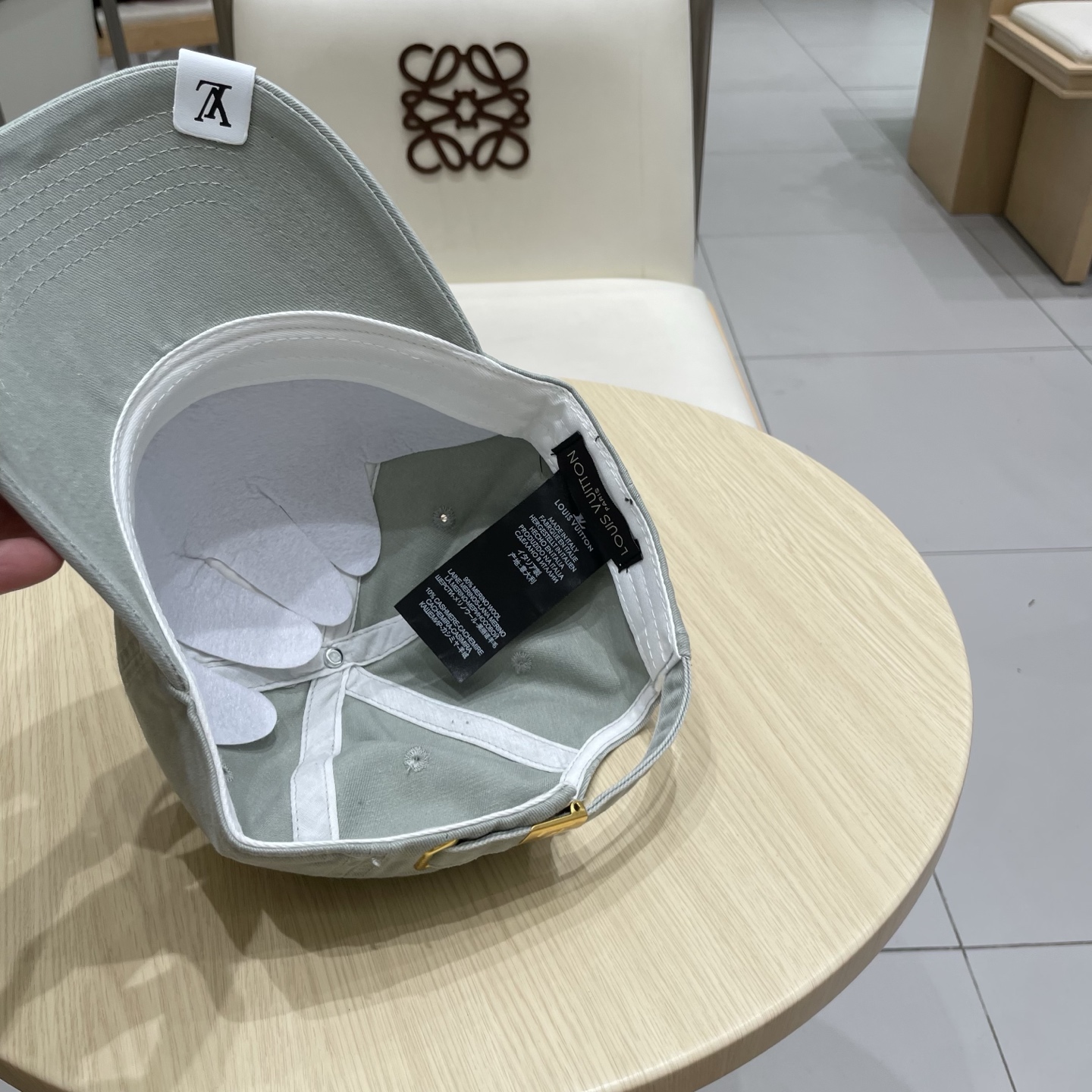  🧢路易威登棒球帽 LouisVuitton😍新款LV棒球帽，重工打造♥️高端大气，百搭款🤗男女通用！跑