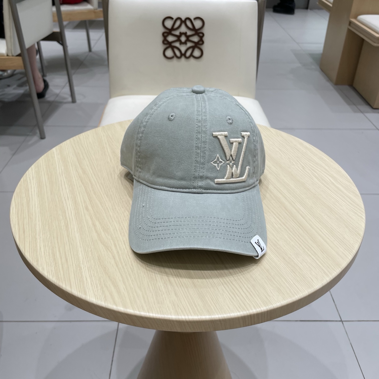  🧢路易威登棒球帽 LouisVuitton😍新款LV棒球帽，重工打造♥️高端大气，百搭款🤗男女通用！跑