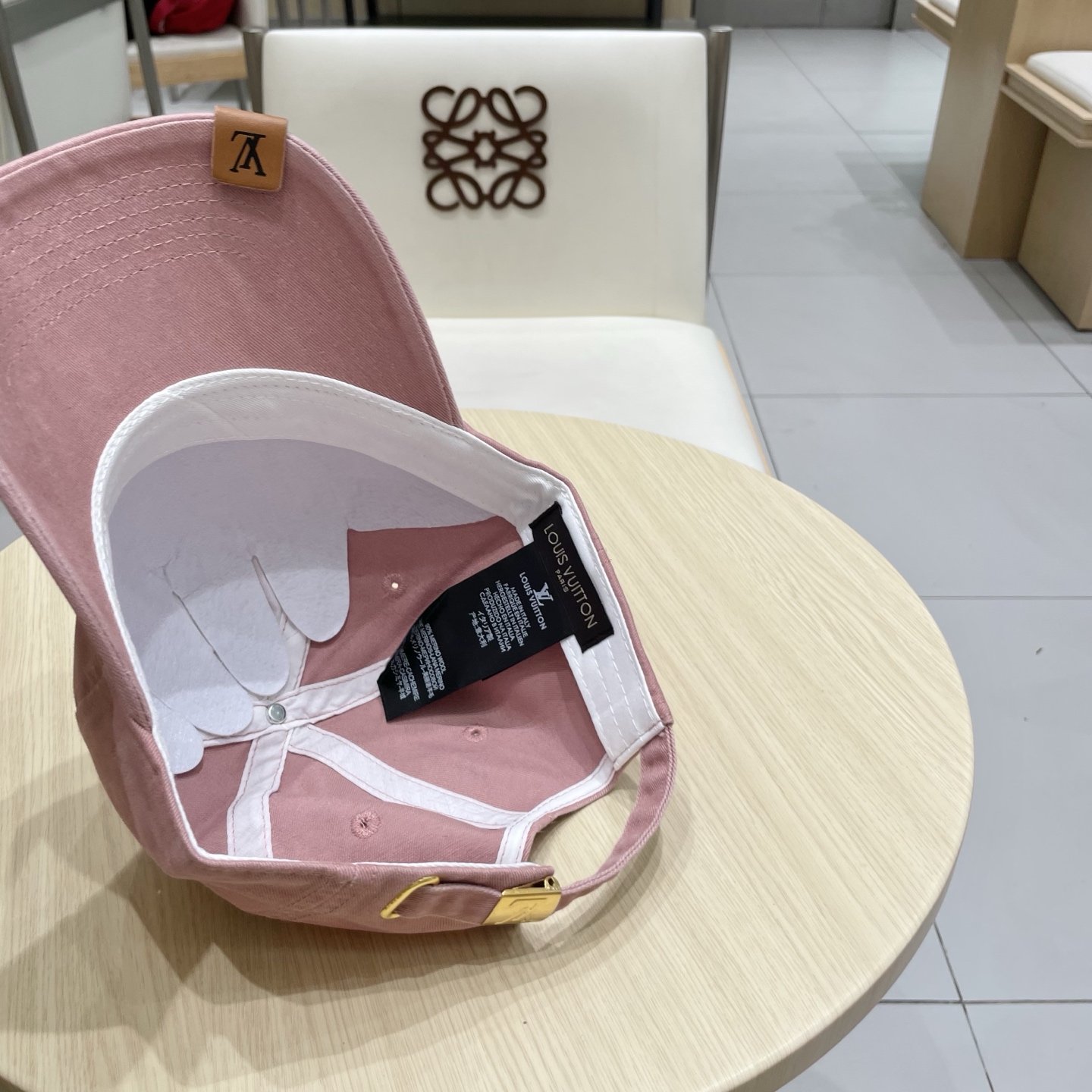  🧢路易威登棒球帽 LouisVuitton😍新款LV棒球帽，重工打造♥️高端大气，百搭款🤗男女通用！跑