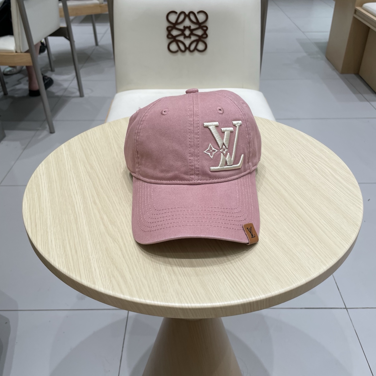  🧢路易威登棒球帽 LouisVuitton😍新款LV棒球帽，重工打造♥️高端大气，百搭款🤗男女通用！跑