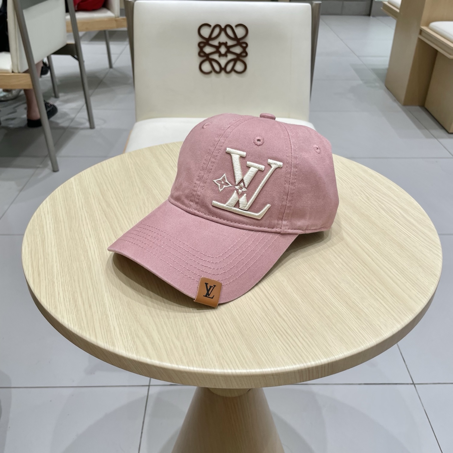  🧢路易威登棒球帽 LouisVuitton😍新款LV棒球帽，重工打造♥️高端大气，百搭款🤗男女通用！跑