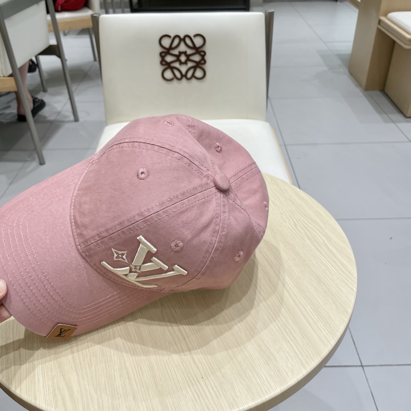  🧢路易威登棒球帽 LouisVuitton😍新款LV棒球帽，重工打造♥️高端大气，百搭款🤗男女通用！跑