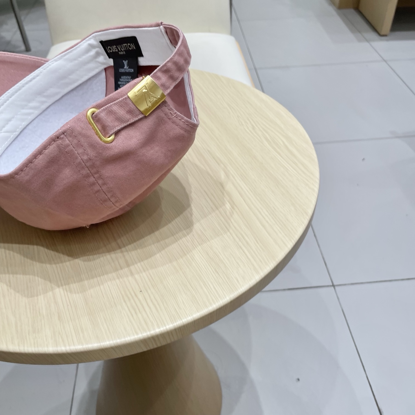  🧢路易威登棒球帽 LouisVuitton😍新款LV棒球帽，重工打造♥️高端大气，百搭款🤗男女通用！跑