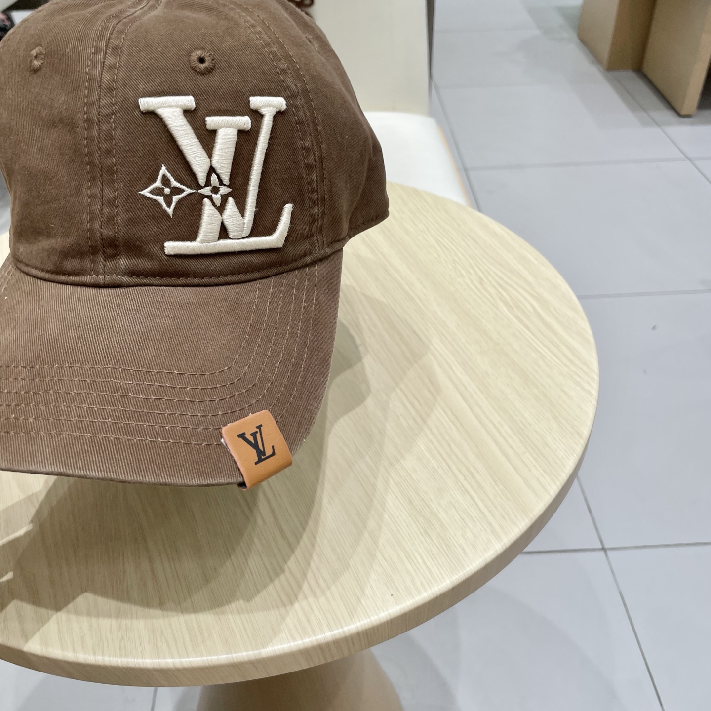  🧢路易威登棒球帽 LouisVuitton😍新款LV棒球帽，重工打造♥️高端大气，百搭款🤗男女通用！跑