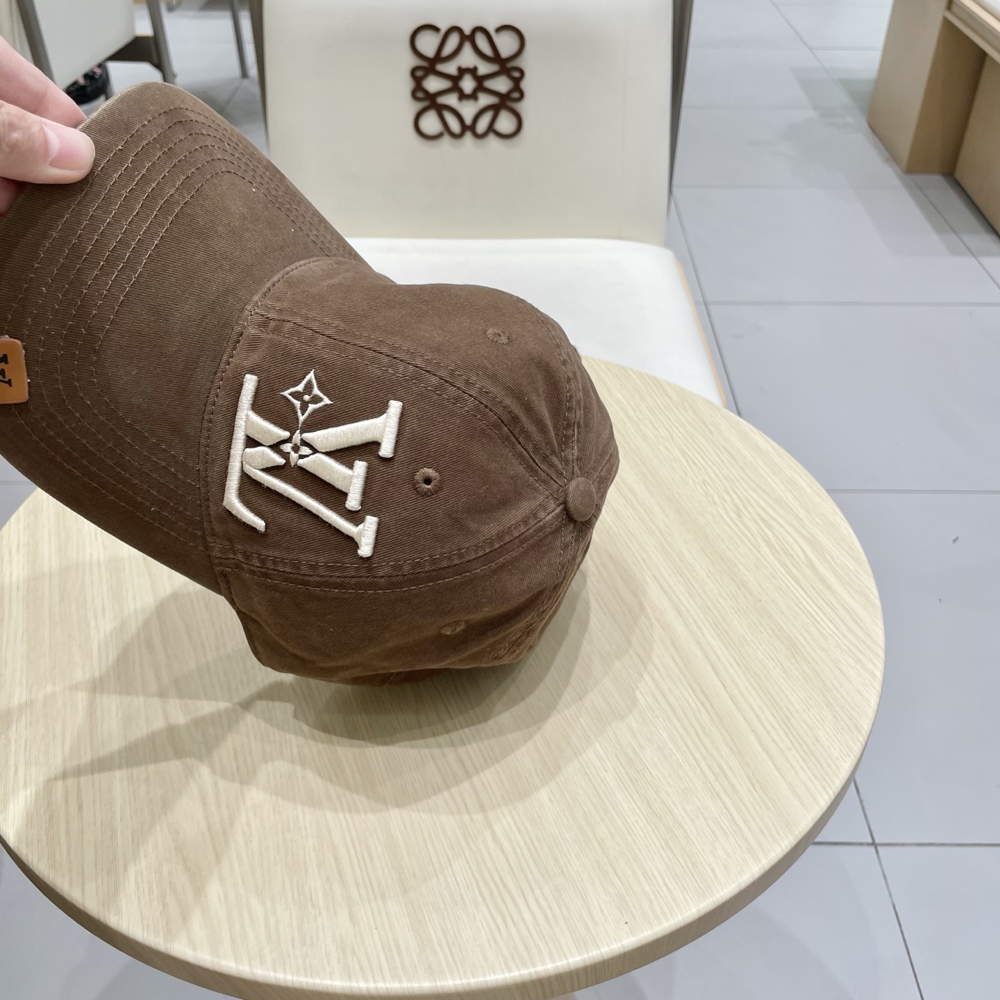  🧢路易威登棒球帽 LouisVuitton😍新款LV棒球帽，重工打造♥️高端大气，百搭款🤗男女通用！跑