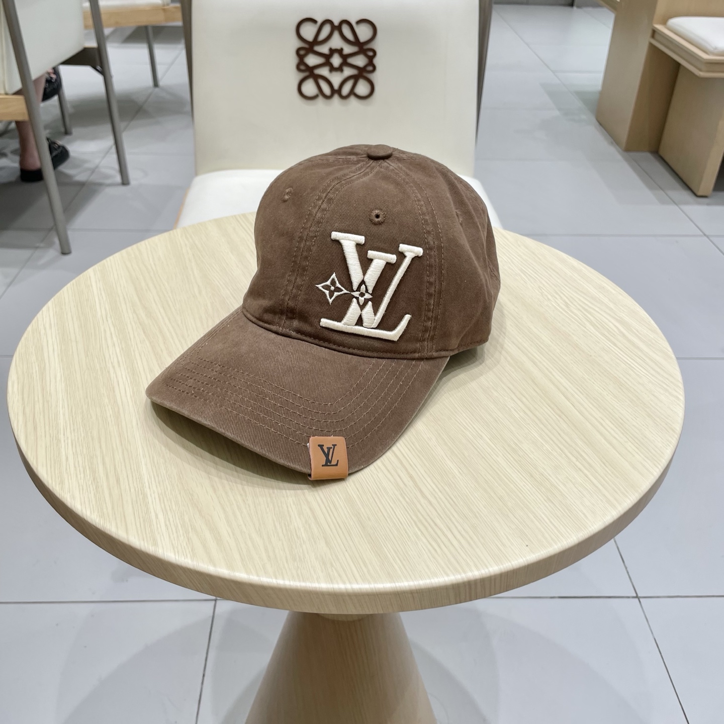  🧢路易威登棒球帽 LouisVuitton😍新款LV棒球帽，重工打造♥️高端大气，百搭款🤗男女通用！跑