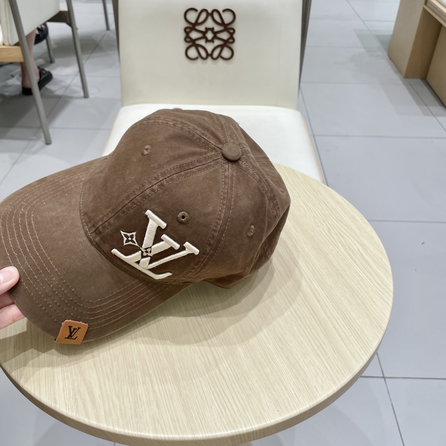  🧢路易威登棒球帽 LouisVuitton😍新款LV棒球帽，重工打造♥️高端大气，百搭款🤗男女通用！跑