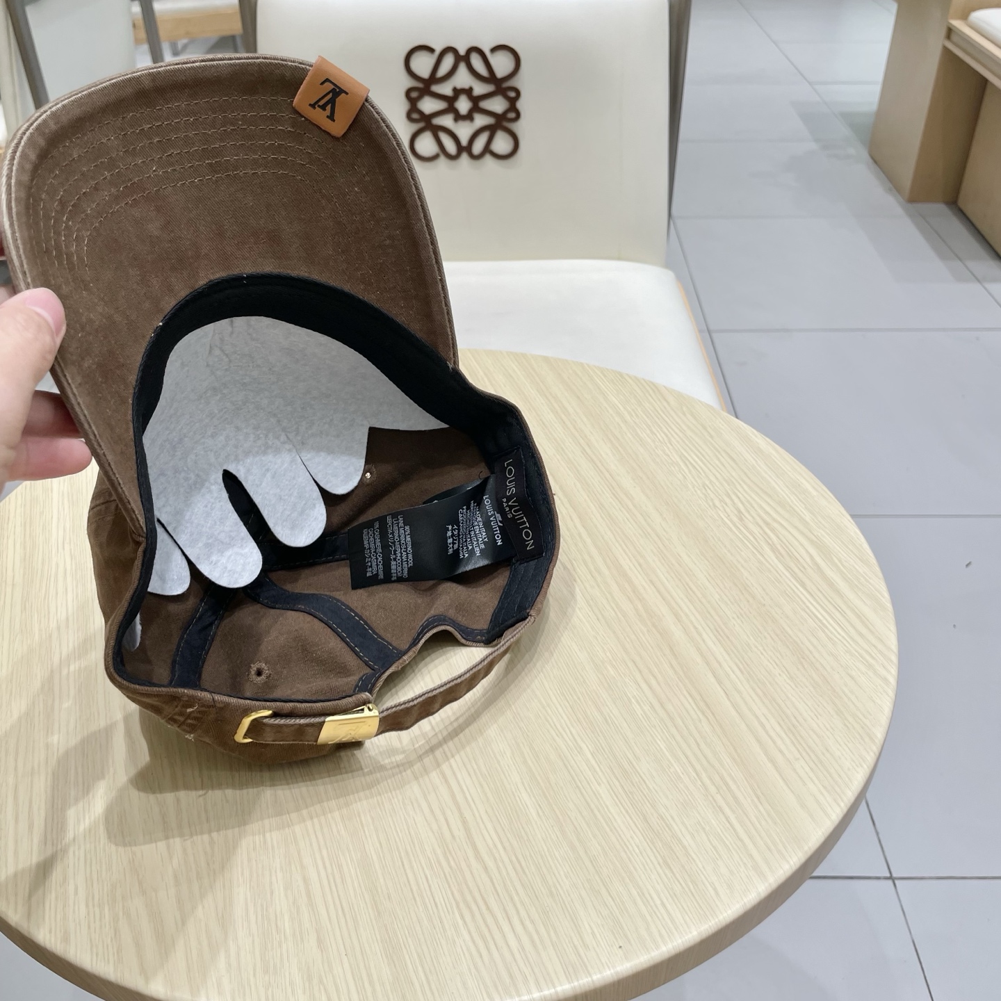  🧢路易威登棒球帽 LouisVuitton😍新款LV棒球帽，重工打造♥️高端大气，百搭款🤗男女通用！跑