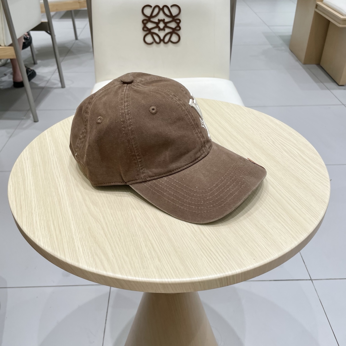  🧢路易威登棒球帽 LouisVuitton😍新款LV棒球帽，重工打造♥️高端大气，百搭款🤗男女通用！跑