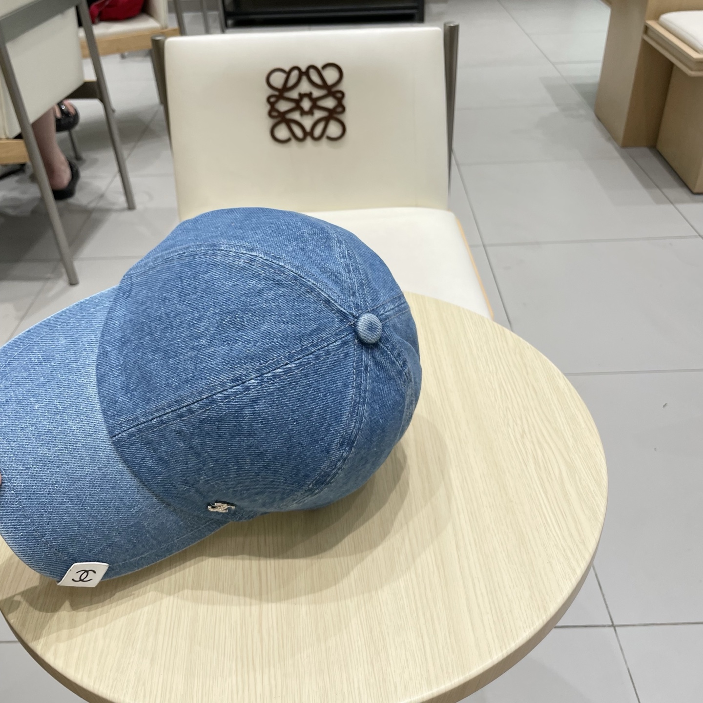  CHANEL香奈儿新款🆕牛仔蓝复古款式棒球帽🧢🔸 节假日旅游带它出去美美哒❕  中古款哟.这种帽子不容