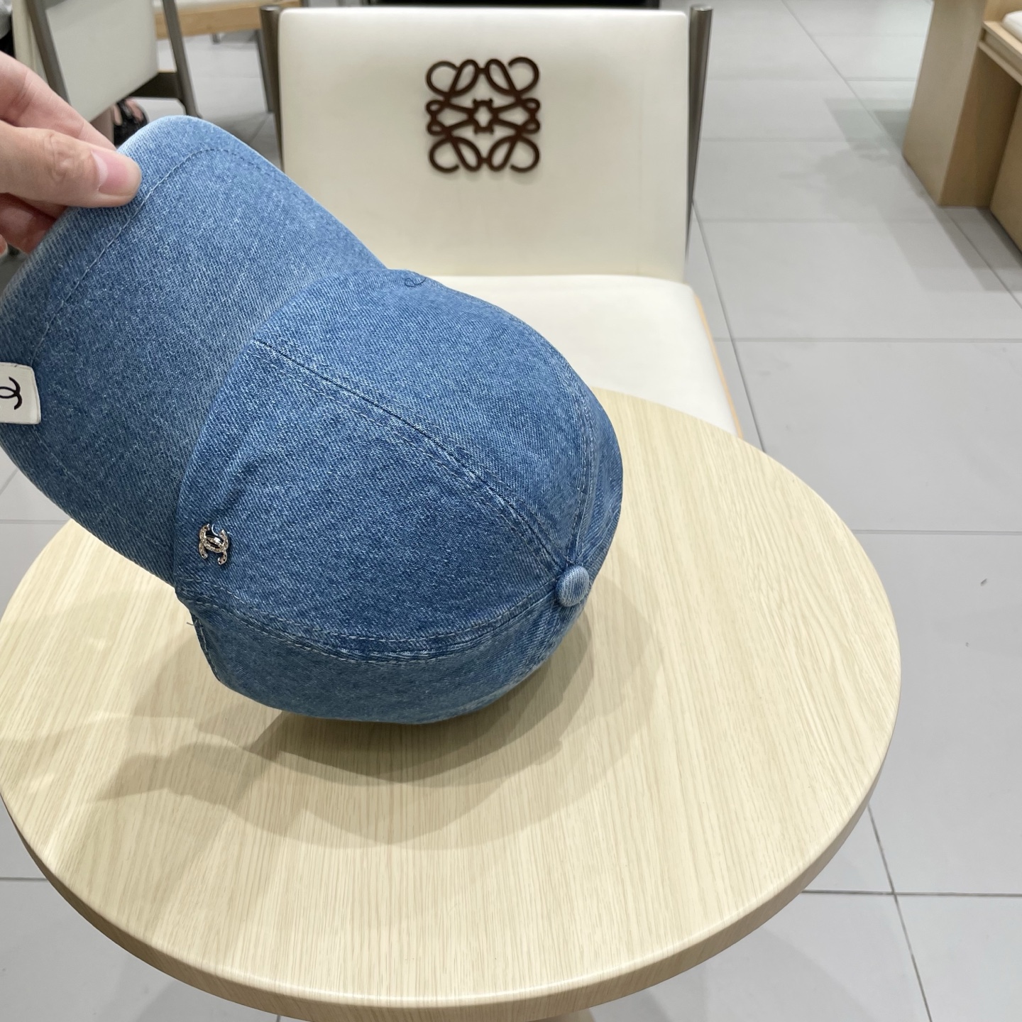  CHANEL香奈儿新款🆕牛仔蓝复古款式棒球帽🧢🔸 节假日旅游带它出去美美哒❕  中古款哟.这种帽子不容