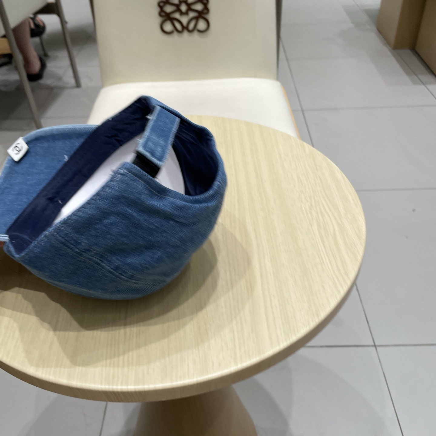  CHANEL香奈儿新款🆕牛仔蓝复古款式棒球帽🧢🔸 节假日旅游带它出去美美哒❕  中古款哟.这种帽子不容