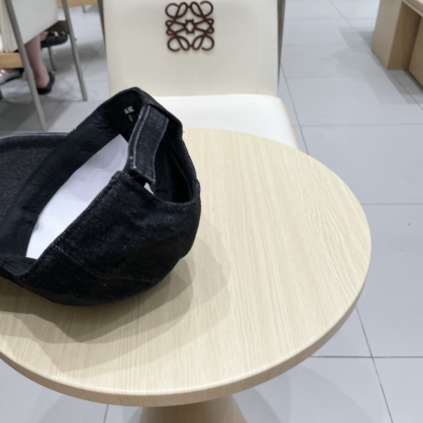  CHANEL香奈儿新款🆕牛仔蓝复古款式棒球帽🧢🔸 节假日旅游带它出去美美哒❕  中古款哟.这种帽子不容