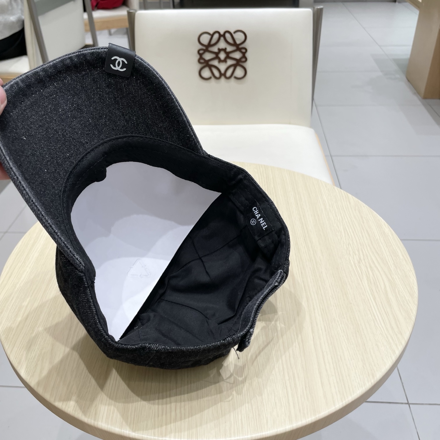  CHANEL香奈儿新款🆕牛仔蓝复古款式棒球帽🧢🔸 节假日旅游带它出去美美哒❕  中古款哟.这种帽子不容