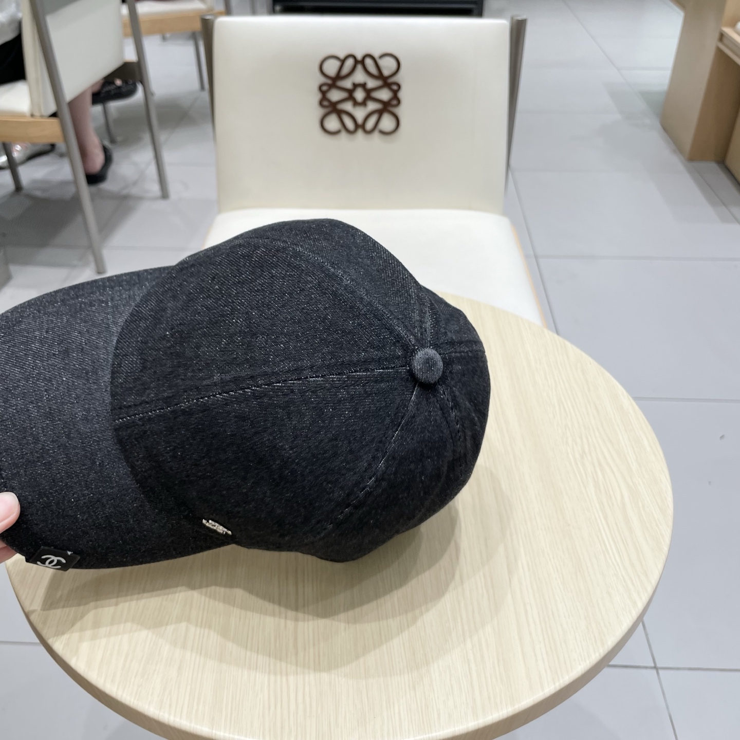  CHANEL香奈儿新款🆕牛仔蓝复古款式棒球帽🧢🔸 节假日旅游带它出去美美哒❕  中古款哟.这种帽子不容