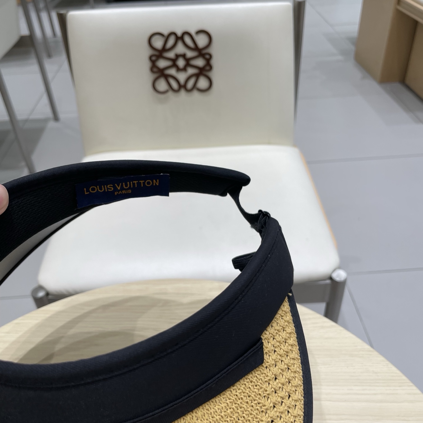  LV路易威登原单刺绣空顶遮阳帽 轻盈透气。完美版型，对格精准无误，原厂品质，独家实物拍