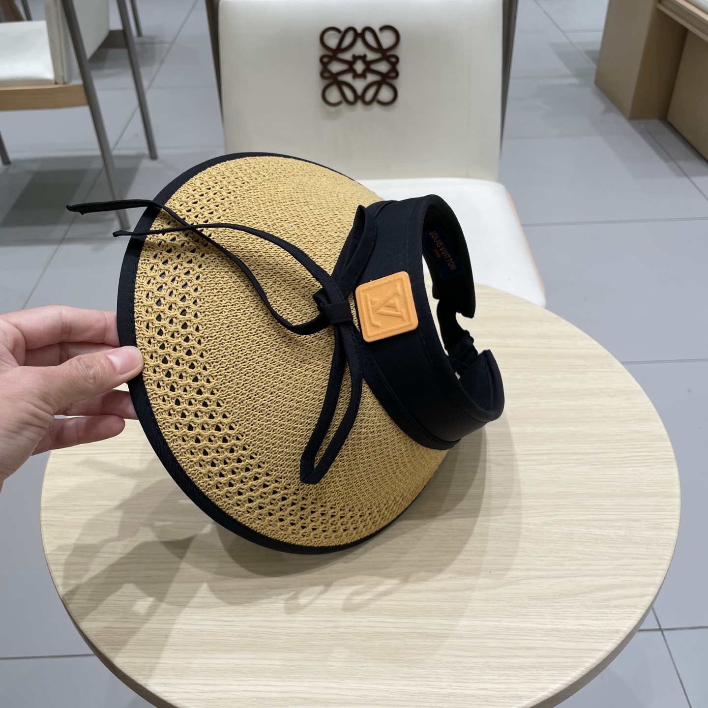  LV路易威登原单刺绣空顶遮阳帽 轻盈透气。完美版型，对格精准无误，原厂品质，独家实物拍