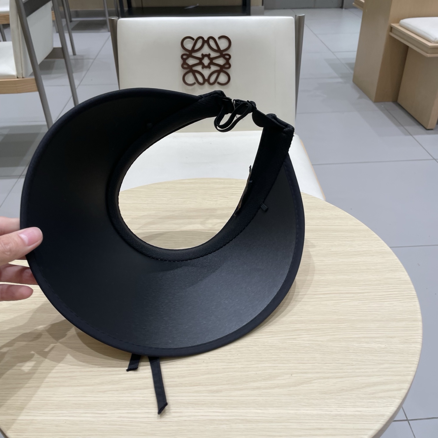  LV路易威登原单刺绣空顶遮阳帽 轻盈透气。完美版型，对格精准无误，原厂品质，独家实物拍