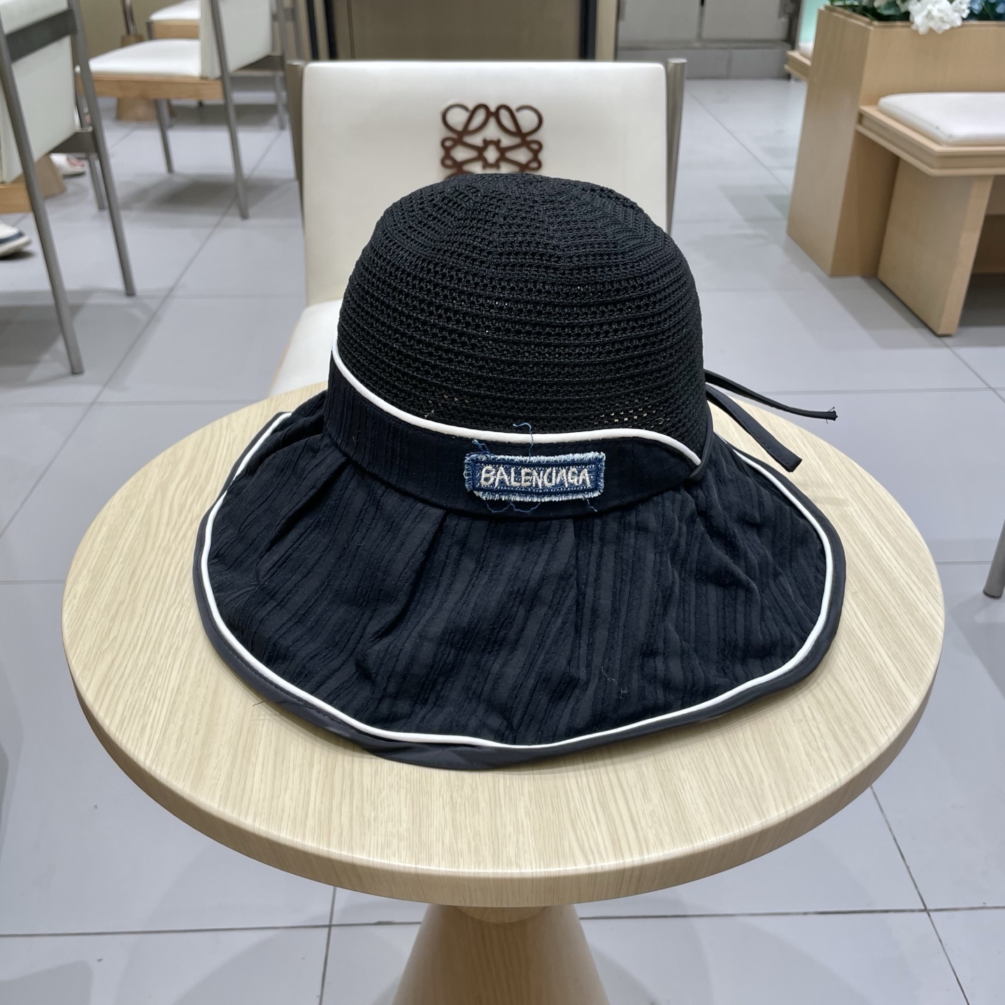 NO:765100,Balenciaga's new fisherman hat, full of craftsmanship and fabric design, straw hat, fisherman hat, baseball cap, hat, balenciaga, espadrilles, hats19860909巴黎世家新款渔夫帽 工艺面料设计感满满帽子草帽渔夫帽棒球帽,帽子,balenciaga,espadrilles,hats,hat